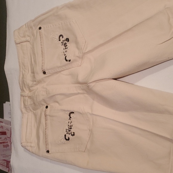Peter Nygard Womens Luxe Cream Denim Embroidered Sz 10 x 25 Cropped Jeans - Picture 8 of 11